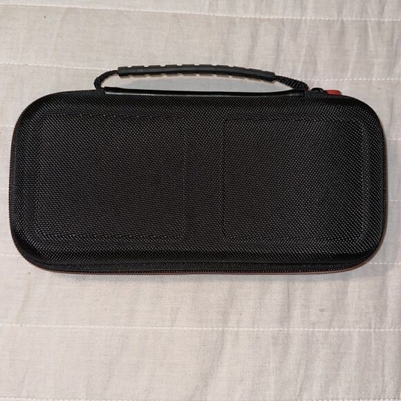 Nintendo Switch Black Deluxe Zip Around Hardshell Travel Case - Picture 5 of 12